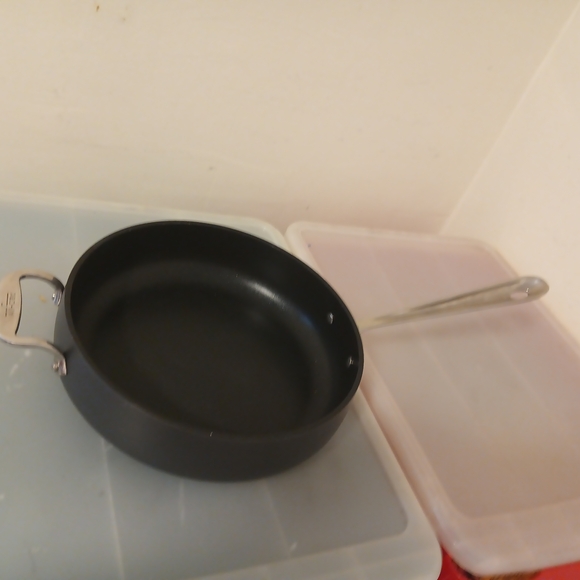 Allclad HA1 Saute Four quart nonstick Pan - Picture 4 of 5